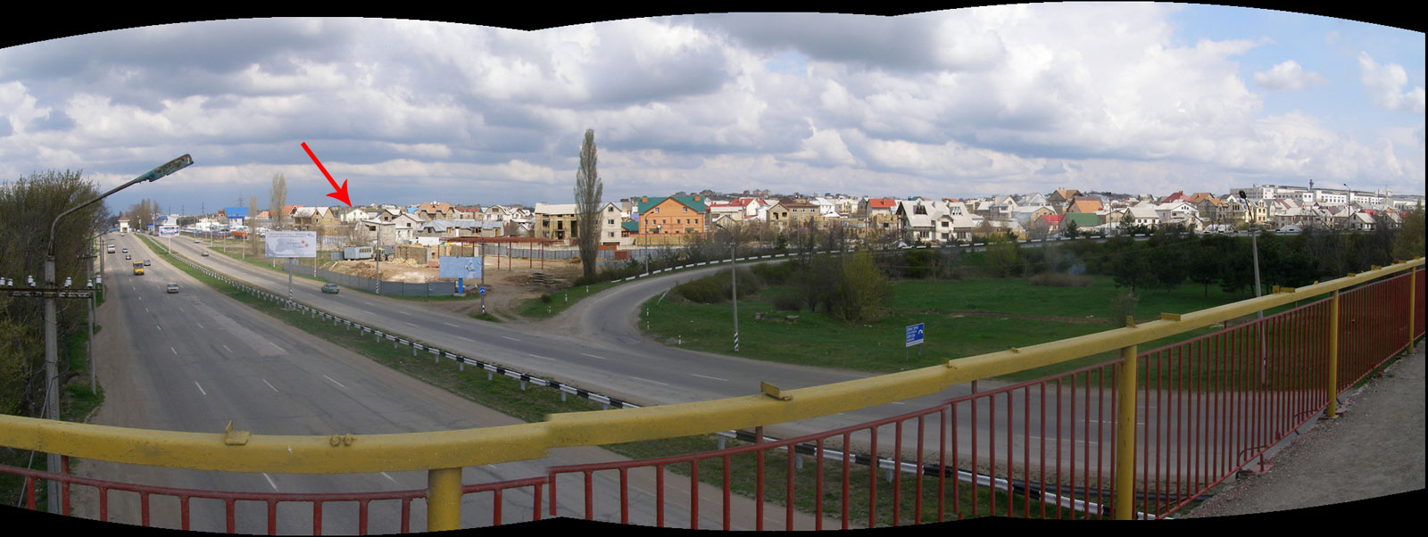 Панорама посёлка снята из черты города Симферополя